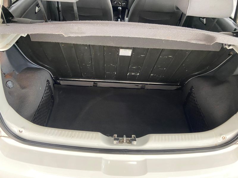 Volkswagen Fox 1.0 Gii 2010/2011 SIM AUTOMÓVEIS ROLANTE / Carros no Vale
