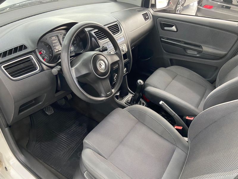 Volkswagen Fox 1.0 Gii 2010/2011 SIM AUTOMÓVEIS ROLANTE / Carros no Vale