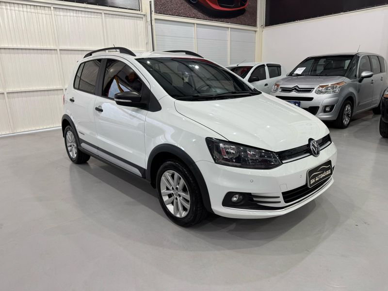Volkswagen Fox Track Mcv 2017/2018 SIM AUTOMÓVEIS ROLANTE / Carros no Vale