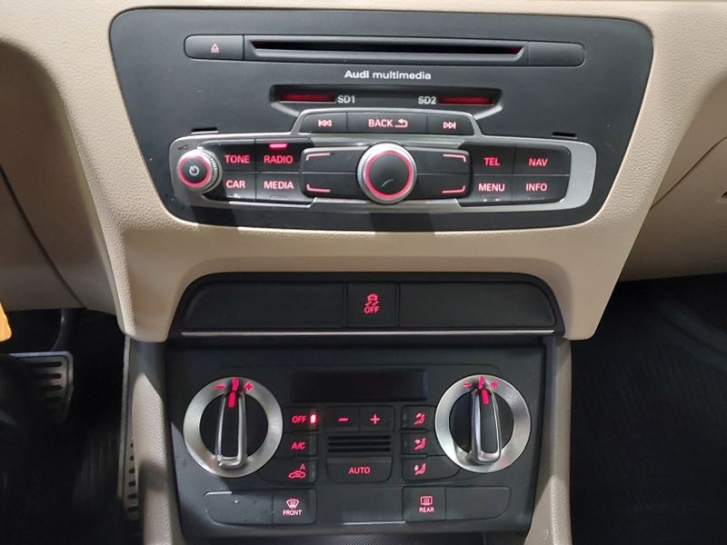 Audi Q3 2.0 TFSI AMBIENTE QUATTRO 4P GASOLINA S TRONIC 2014/2015 BETIOLO NOVOS E SEMINOVOS LAJEADO / Carros no Vale
