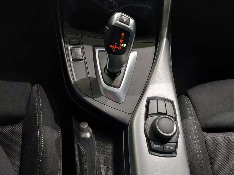 BMW 120i 2.0 16V SPORT ACTIVEFLEX 4P AUTOMÁTICO 2015/2015 BETIOLO NOVOS E SEMINOVOS LAJEADO / Carros no Vale