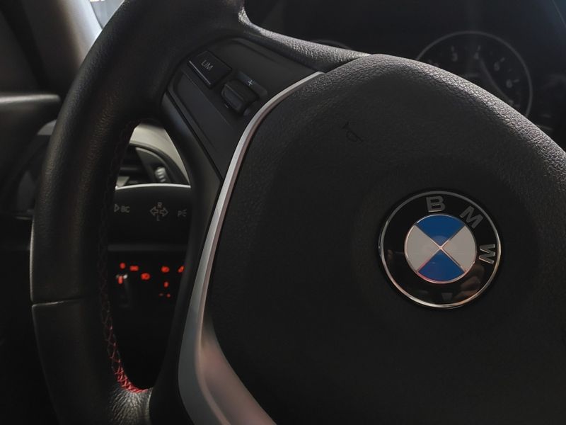 BMW 120i 2.0 16V SPORT ACTIVEFLEX 4P AUTOMÁTICO 2015/2015 BETIOLO NOVOS E SEMINOVOS LAJEADO / Carros no Vale