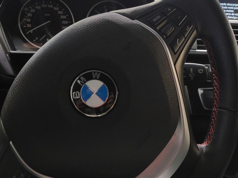 BMW 120i 2.0 16V SPORT ACTIVEFLEX 4P AUTOMÁTICO 2015/2015 BETIOLO NOVOS E SEMINOVOS LAJEADO / Carros no Vale