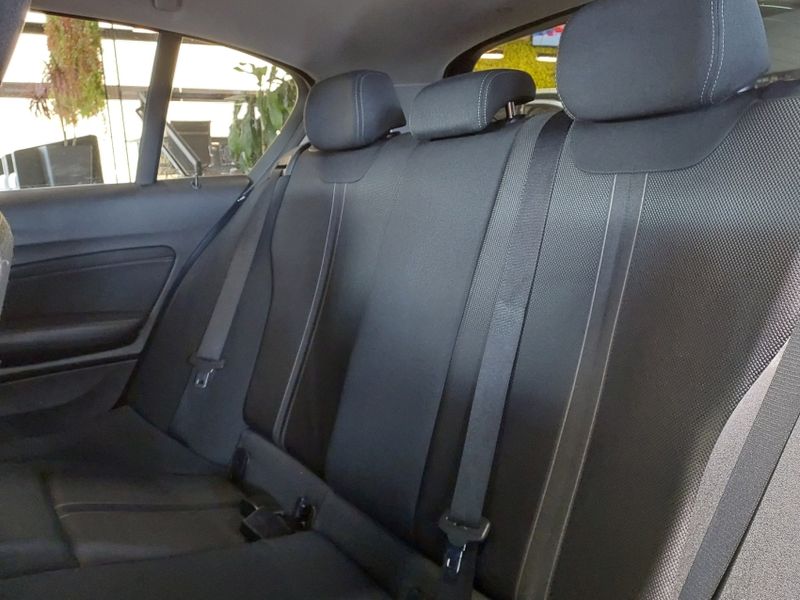 BMW 120i 2.0 16V SPORT ACTIVEFLEX 4P AUTOMÁTICO 2015/2015 BETIOLO NOVOS E SEMINOVOS LAJEADO / Carros no Vale