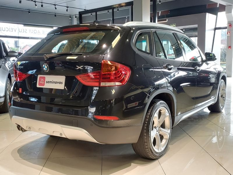 BMW X1 2.0 16V TURBO ACTIVEFLEX SDRIVE20I 4P AUTOMÁTICO 2014/2015 BETIOLO NOVOS E SEMINOVOS LAJEADO / Carros no Vale