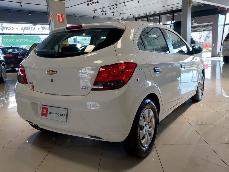 Chevrolet ONIX 1.0 MPFI JOY 8V FLEX 4P MANUAL 2019/2019 BETIOLO NOVOS E SEMINOVOS LAJEADO / Carros no Vale