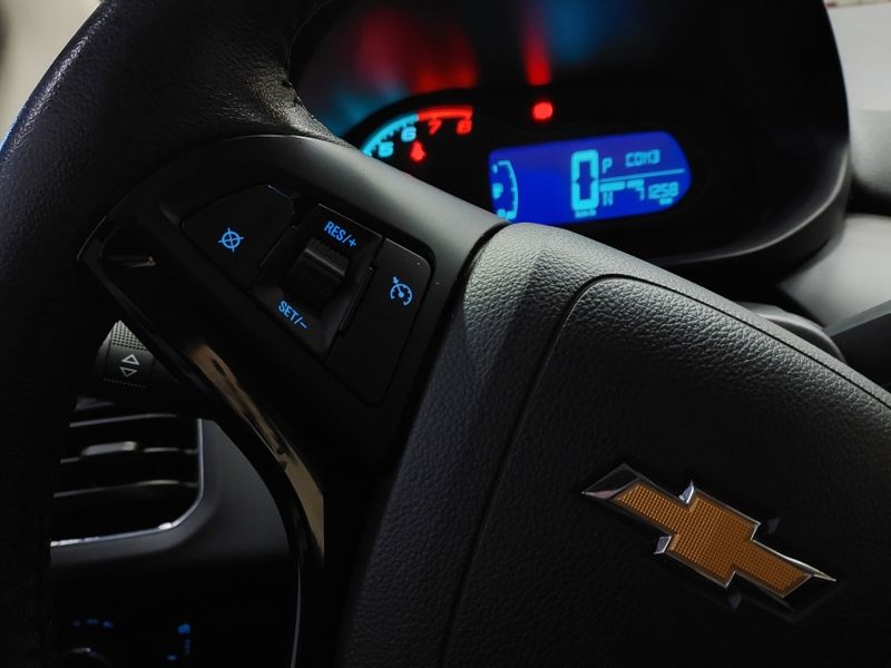 Chevrolet ONIX 1.4 MPFI LTZ 8V FLEX 4P AUTOMÁTICO 2016/2017 BETIOLO NOVOS E SEMINOVOS LAJEADO / Carros no Vale