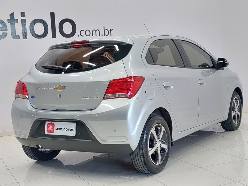 Chevrolet ONIX 1.4 MPFI LTZ 8V FLEX 4P AUTOMÁTICO 2016/2017 BETIOLO NOVOS E SEMINOVOS LAJEADO / Carros no Vale