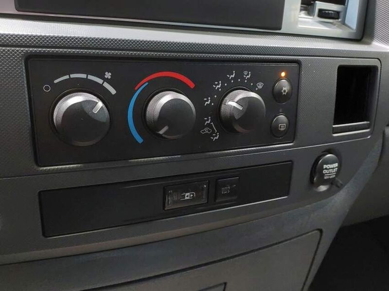 Dodge RAM 5.9 2500 SLT 4X4 CD I6 24V TURBO DIESEL 4P AUTOMÁTICO 2008/2008 BETIOLO NOVOS E SEMINOVOS LAJEADO / Carros no Vale