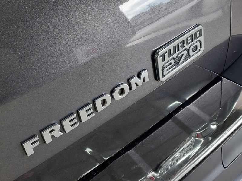 Fiat TORO 1.3 TURBO 270 FLEX FREEDOM AT6 2022/2022 BETIOLO NOVOS E SEMINOVOS LAJEADO / Carros no Vale