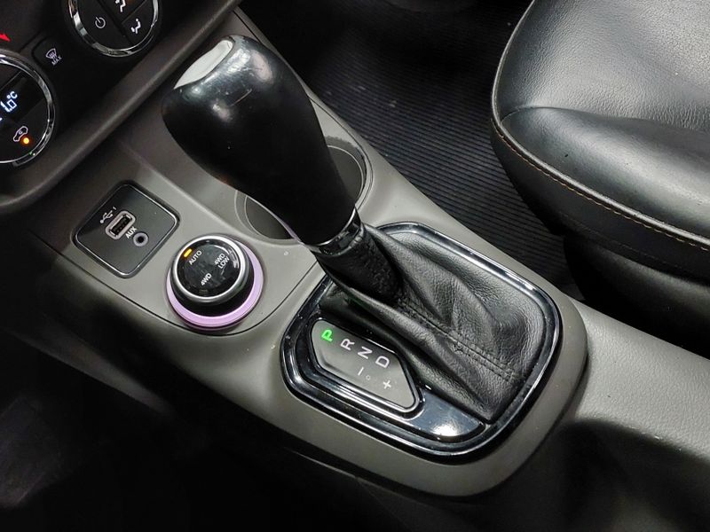 Fiat TORO 2.0 16V TURBO DIESEL VOLCANO 4WD AT9 2020/2021 BETIOLO NOVOS E SEMINOVOS LAJEADO / Carros no Vale