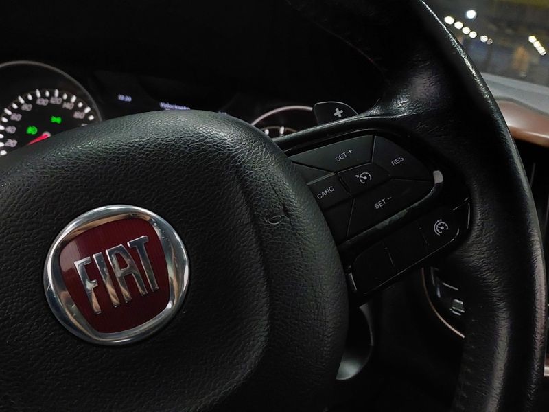 Fiat TORO 2.0 16V TURBO DIESEL VOLCANO 4WD AT9 2020/2021 BETIOLO NOVOS E SEMINOVOS LAJEADO / Carros no Vale