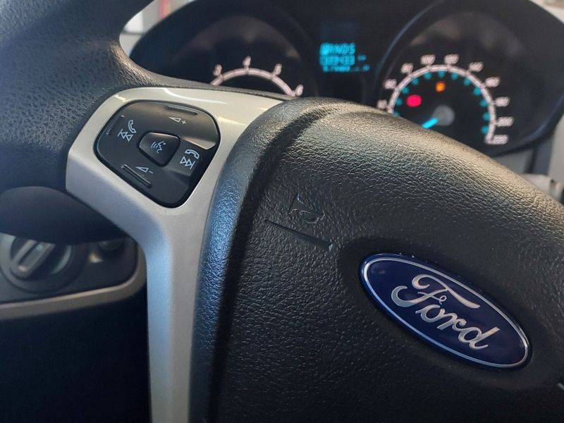 Ford FIESTA 1.6 SEL HATCH 16V FLEX 4P POWERSHIFT 2017/2017 BETIOLO NOVOS E SEMINOVOS LAJEADO / Carros no Vale