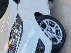 Ford FIESTA 1.6 SEL HATCH 16V FLEX 4P POWERSHIFT 2017/2017 BETIOLO NOVOS E SEMINOVOS LAJEADO / Carros no Vale