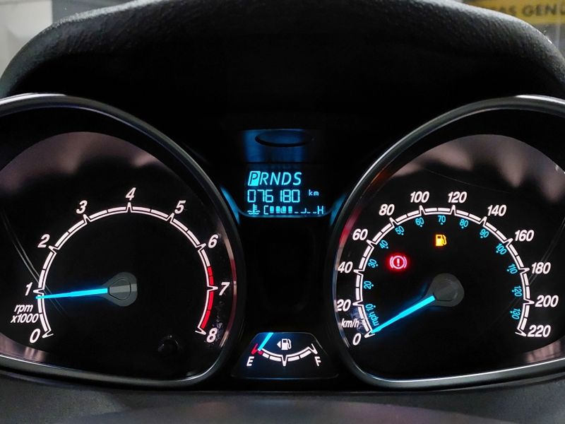 Ford FIESTA 1.6 TITANIUM PLUS SEDAN 16V FLEX 4P POWERSHIFT 2017/2017 BETIOLO NOVOS E SEMINOVOS LAJEADO / Carros no Vale