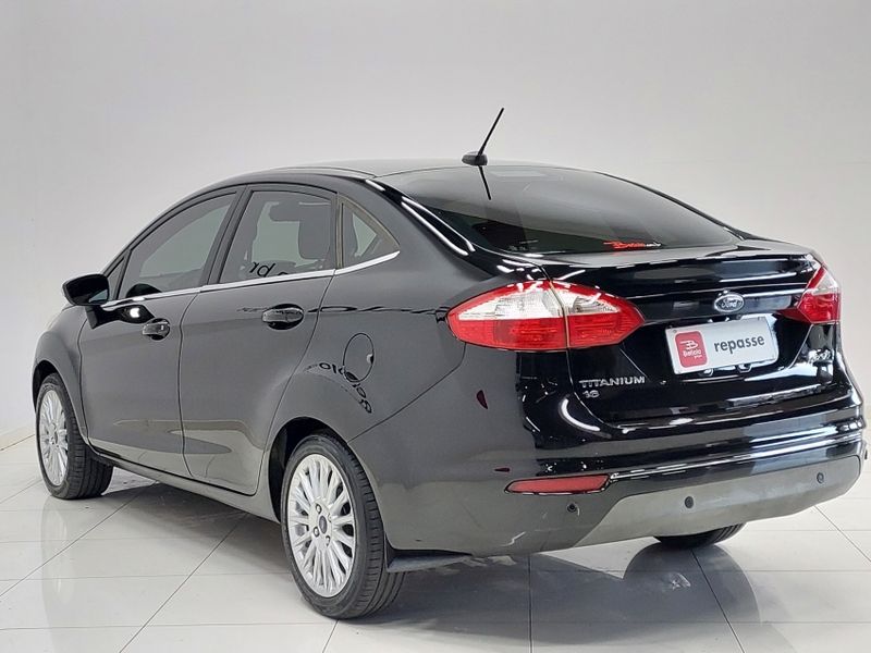 Ford FIESTA 1.6 TITANIUM PLUS SEDAN 16V FLEX 4P POWERSHIFT 2017/2017 BETIOLO NOVOS E SEMINOVOS LAJEADO / Carros no Vale