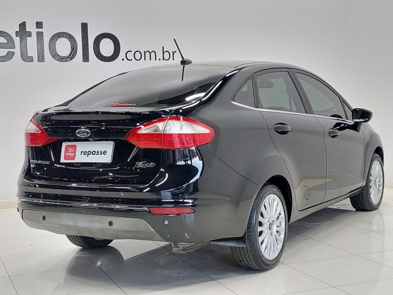 Ford FIESTA 1.6 TITANIUM PLUS SEDAN 16V FLEX 4P POWERSHIFT 2017/2017 BETIOLO NOVOS E SEMINOVOS LAJEADO / Carros no Vale