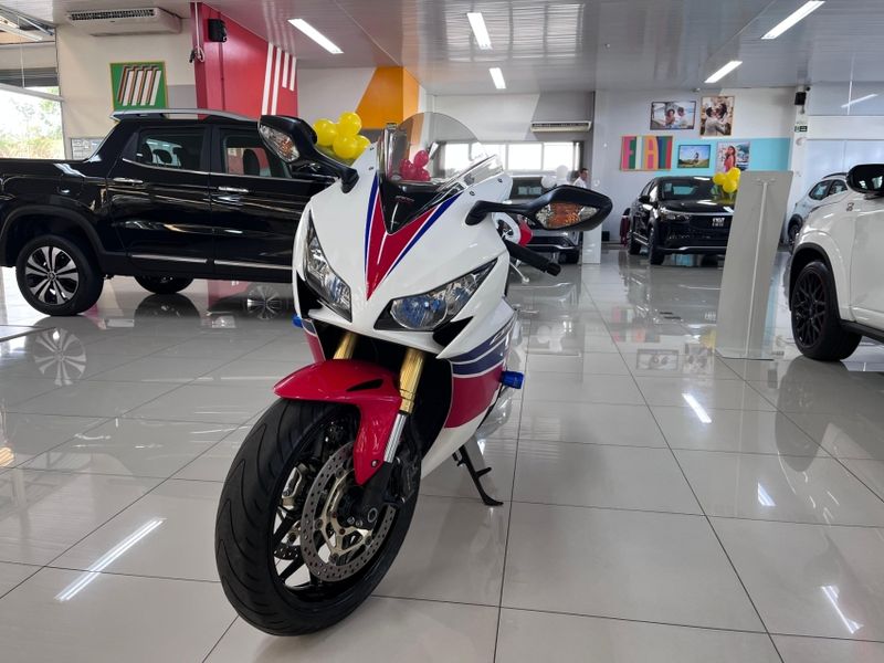 Honda Motos CBR 1000 Fireblade 2013/2013 BETIOLO NOVOS E SEMINOVOS LAJEADO / Carros no Vale