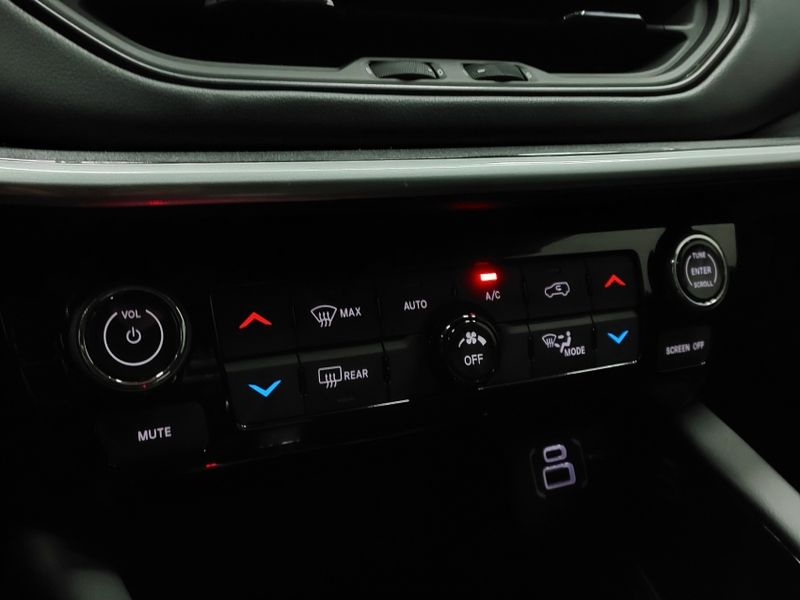 JEEP COMMANDER 1.3 T270 TURBO FLEX LONGITUDE AT6 2024/2025 BETIOLO NOVOS E SEMINOVOS LAJEADO / Carros no Vale
