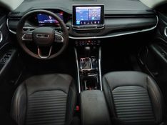 JEEP COMMANDER 1.3 T270 TURBO FLEX LONGITUDE AT6 2024/2025 BETIOLO NOVOS E SEMINOVOS LAJEADO / Carros no Vale