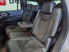 JEEP COMMANDER 2.0 HURRICANE 4 TURBO GASOLINA BLACKHAWK AT9 2024/2025 BETIOLO NOVOS E SEMINOVOS LAJEADO / Carros no Vale