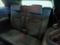 JEEP COMMANDER 2.0 HURRICANE 4 TURBO GASOLINA BLACKHAWK AT9 2024/2025 BETIOLO NOVOS E SEMINOVOS LAJEADO / Carros no Vale