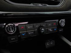 JEEP COMMANDER 2.0 HURRICANE 4 TURBO GASOLINA BLACKHAWK AT9 2024/2025 BETIOLO NOVOS E SEMINOVOS LAJEADO / Carros no Vale