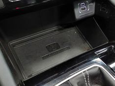 JEEP COMMANDER 2.0 HURRICANE 4 TURBO GASOLINA BLACKHAWK AT9 2024/2025 BETIOLO NOVOS E SEMINOVOS LAJEADO / Carros no Vale