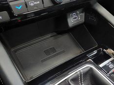 JEEP COMMANDER 2.0 HURRICANE 4 TURBO GASOLINA BLACKHAWK AT9 2024/2025 BETIOLO NOVOS E SEMINOVOS LAJEADO / Carros no Vale