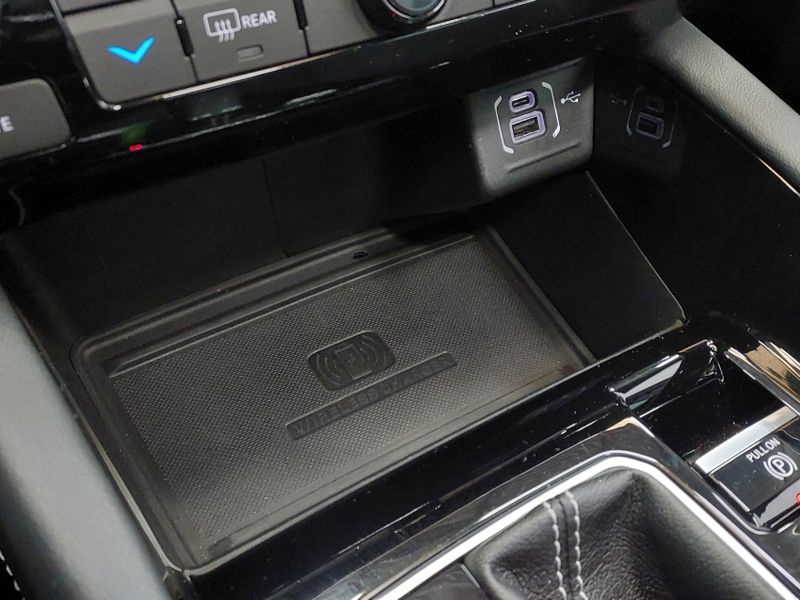 JEEP COMMANDER 2.0 HURRICANE 4 TURBO GASOLINA BLACKHAWK AT9 2024/2025 BETIOLO NOVOS E SEMINOVOS LAJEADO / Carros no Vale