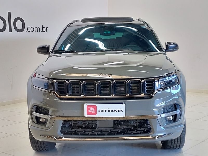 JEEP COMMANDER 2.0 HURRICANE 4 TURBO GASOLINA BLACKHAWK AT9 2024/2025 BETIOLO NOVOS E SEMINOVOS LAJEADO / Carros no Vale
