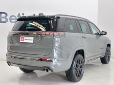 JEEP COMMANDER 2.0 HURRICANE 4 TURBO GASOLINA BLACKHAWK AT9 2024/2025 BETIOLO NOVOS E SEMINOVOS LAJEADO / Carros no Vale