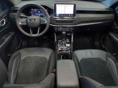 JEEP COMMANDER 2.0 HURRICANE 4 TURBO GASOLINA BLACKHAWK AT9 2024/2025 BETIOLO NOVOS E SEMINOVOS LAJEADO / Carros no Vale