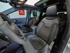 JEEP COMMANDER 2.0 HURRICANE 4 TURBO GASOLINA BLACKHAWK AT9 2024/2025 BETIOLO NOVOS E SEMINOVOS LAJEADO / Carros no Vale