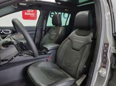 JEEP COMMANDER 2.0 HURRICANE 4 TURBO GASOLINA BLACKHAWK AT9 2024/2025 BETIOLO NOVOS E SEMINOVOS LAJEADO / Carros no Vale