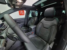 JEEP COMMANDER 2.0 HURRICANE 4 TURBO GASOLINA BLACKHAWK AT9 2024/2025 BETIOLO NOVOS E SEMINOVOS LAJEADO / Carros no Vale