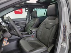 JEEP COMMANDER 2.0 HURRICANE 4 TURBO GASOLINA BLACKHAWK AT9 2024/2025 BETIOLO NOVOS E SEMINOVOS LAJEADO / Carros no Vale