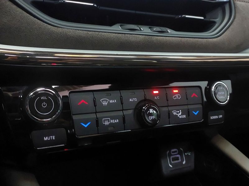 JEEP COMMANDER 2.0 TD380 TURBO DIESEL OVERLAND AT9 2022/2022 BETIOLO NOVOS E SEMINOVOS LAJEADO / Carros no Vale