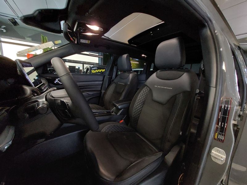 JEEP COMPASS 2.0 HURRICANE 4 TURBO GASOLINA BLACKHAWK AT9 2024/2025 BETIOLO NOVOS E SEMINOVOS LAJEADO / Carros no Vale
