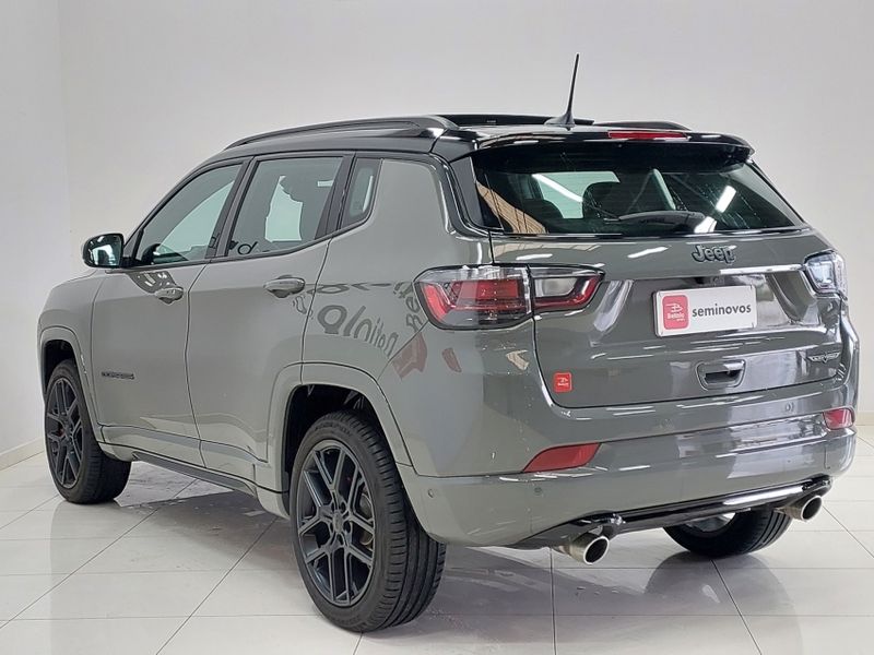 JEEP COMPASS 2.0 HURRICANE 4 TURBO GASOLINA BLACKHAWK AT9 2024/2025 BETIOLO NOVOS E SEMINOVOS LAJEADO / Carros no Vale