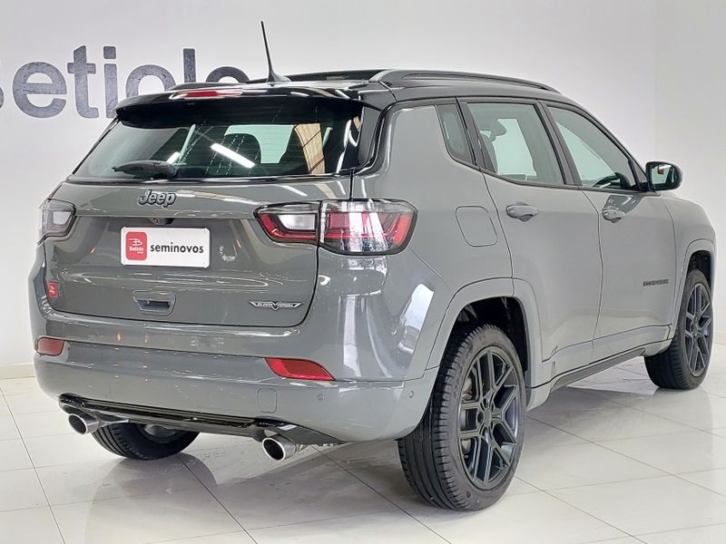 JEEP COMPASS 2.0 HURRICANE 4 TURBO GASOLINA BLACKHAWK AT9 2024/2025 BETIOLO NOVOS E SEMINOVOS LAJEADO / Carros no Vale