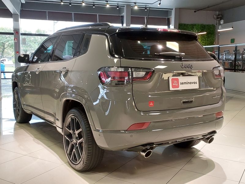 JEEP COMPASS 2.0 HURRICANE 4 TURBO GASOLINA BLACKHAWK AT9 2024/2025 BETIOLO NOVOS E SEMINOVOS LAJEADO / Carros no Vale