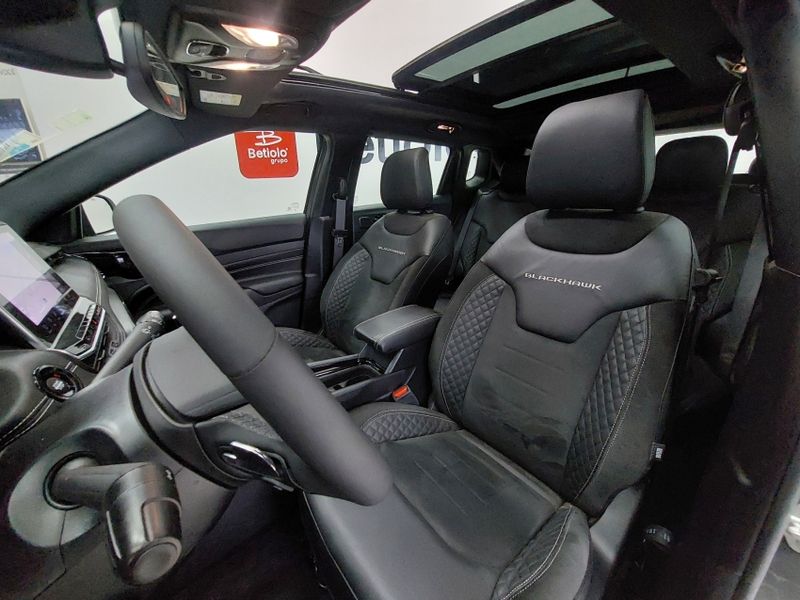 JEEP COMPASS 2.0 HURRICANE 4 TURBO GASOLINA BLACKHAWK AT9 2024/2025 BETIOLO NOVOS E SEMINOVOS LAJEADO / Carros no Vale