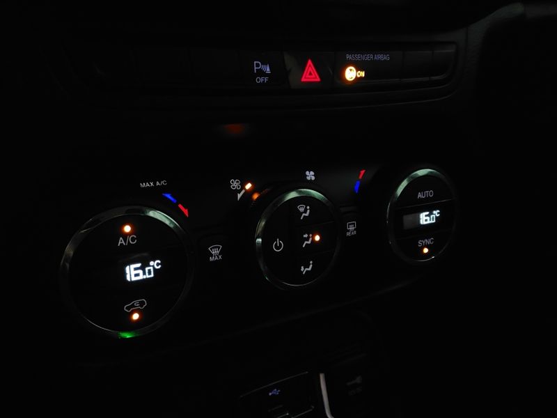 JEEP RENEGADE 1.8 16V FLEX LONGITUDE 4P AUTOMÁTICO 2015/2016 BETIOLO NOVOS E SEMINOVOS LAJEADO / Carros no Vale