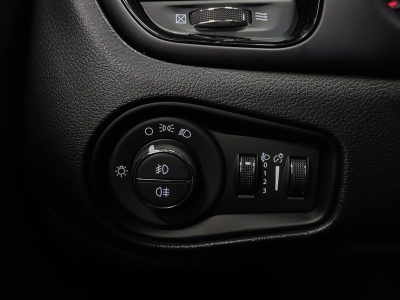 JEEP RENEGADE 1.8 16V FLEX SPORT 4P AUTOMÁTICO 2021/2021 BETIOLO NOVOS E SEMINOVOS LAJEADO / Carros no Vale