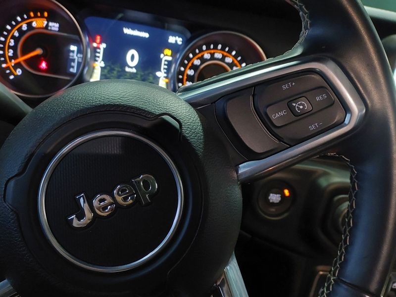 JEEP WRANGLER 2.0 TURBO GASOLINA UNLIMITED OVERLAND 4P 4X4 AT8 2021/2021 BETIOLO NOVOS E SEMINOVOS LAJEADO / Carros no Vale