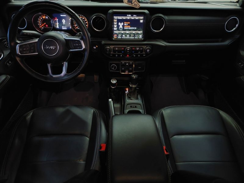 JEEP WRANGLER 2.0 TURBO GASOLINA UNLIMITED OVERLAND 4P 4X4 AT8 2021/2021 BETIOLO NOVOS E SEMINOVOS LAJEADO / Carros no Vale