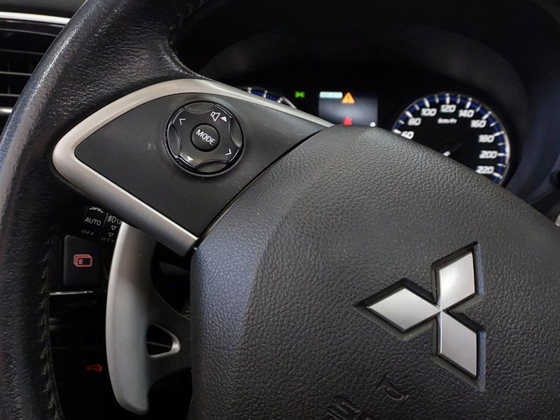 Mitsubishi OUTLANDER 3.0 GT 4X4 V6 24V GASOLINA 4P AUTOMÁTICO 2014/2015 BETIOLO NOVOS E SEMINOVOS LAJEADO / Carros no Vale