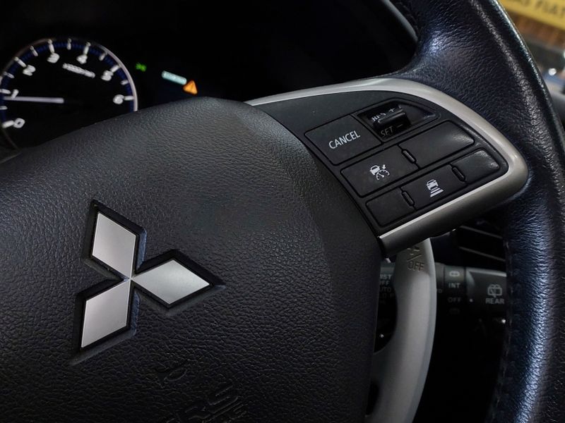 Mitsubishi OUTLANDER 3.0 GT 4X4 V6 24V GASOLINA 4P AUTOMÁTICO 2014/2015 BETIOLO NOVOS E SEMINOVOS LAJEADO / Carros no Vale