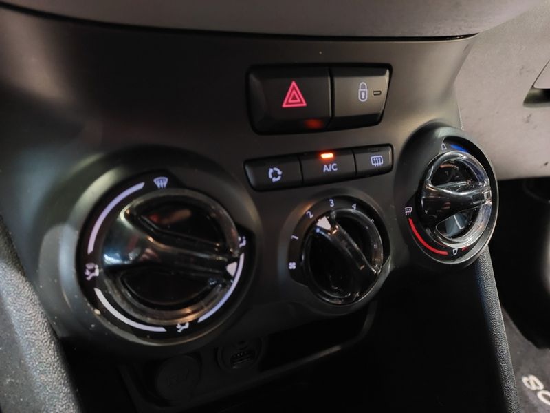 Peugeot 208 1.5 ALLURE 8V FLEX 4P MANUAL 2014/2015 BETIOLO NOVOS E SEMINOVOS LAJEADO / Carros no Vale